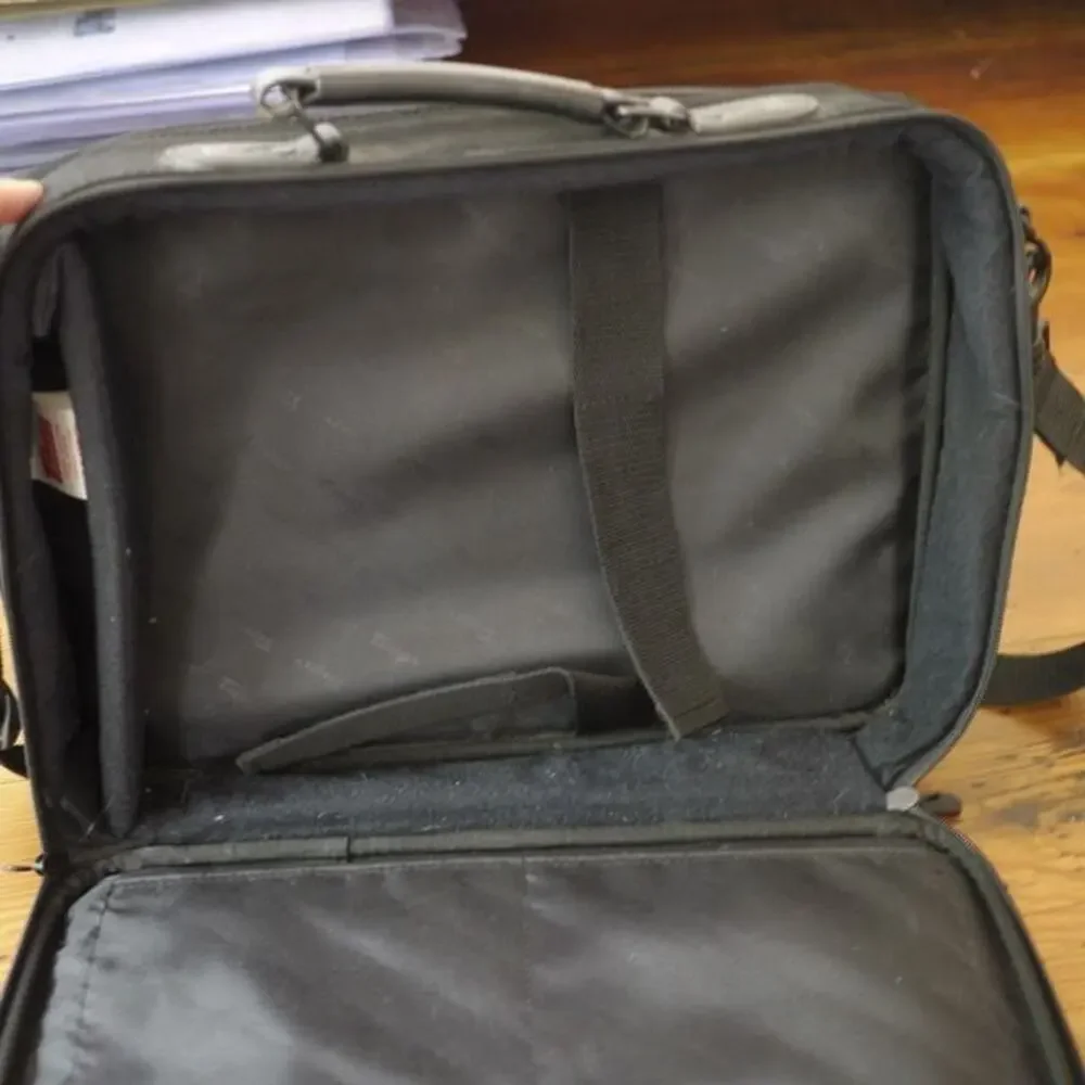 TARGUS Black Heavy Duty Laptop Bag Travel Briefcase w/ Shoulder Strap